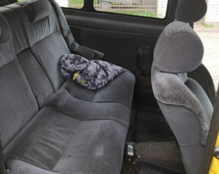 Желтый Рено Кенгу, объемом двигателя 1.9 л и пробегом 330 тыс. км за 2800 $, фото 4 на Automoto.ua