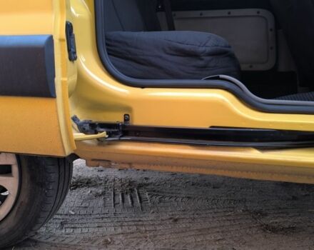 Желтый Рено Кенгу, объемом двигателя 1.5 л и пробегом 320 тыс. км за 4400 $, фото 13 на Automoto.ua