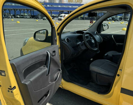 Желтый Рено Кенгу, объемом двигателя 0 л и пробегом 124 тыс. км за 7100 $, фото 10 на Automoto.ua