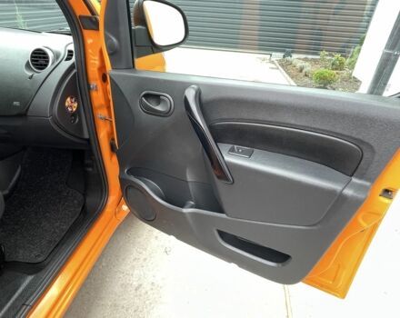 Желтый Рено Кенгу, объемом двигателя 1.5 л и пробегом 291 тыс. км за 10990 $, фото 19 на Automoto.ua