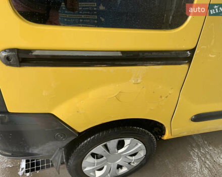 Желтый Рено Кенгу, объемом двигателя 1.9 л и пробегом 330 тыс. км за 2200 $, фото 2 на Automoto.ua