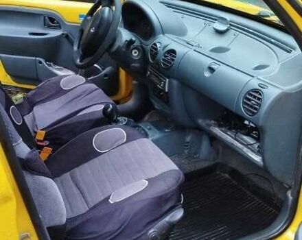 Желтый Рено Кенгу, объемом двигателя 1.9 л и пробегом 230 тыс. км за 2100 $, фото 3 на Automoto.ua