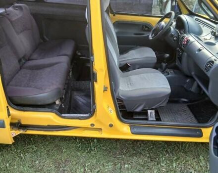 Желтый Рено Кенгу, объемом двигателя 0 л и пробегом 195 тыс. км за 3250 $, фото 2 на Automoto.ua