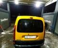 Желтый Рено Кенгу, объемом двигателя 1.9 л и пробегом 230 тыс. км за 2600 $, фото 2 на Automoto.ua