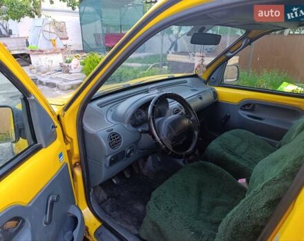 Желтый Рено Кенгу, объемом двигателя 1.9 л и пробегом 235 тыс. км за 1850 $, фото 6 на Automoto.ua