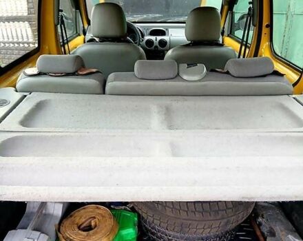 Желтый Рено Кенгу, объемом двигателя 1.9 л и пробегом 300 тыс. км за 3700 $, фото 7 на Automoto.ua