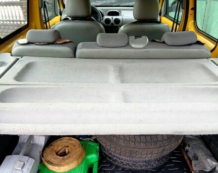 Желтый Рено Кенгу, объемом двигателя 1.9 л и пробегом 300 тыс. км за 3700 $, фото 3 на Automoto.ua