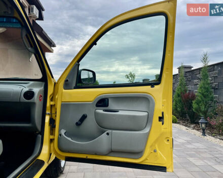 Желтый Рено Кенгу, объемом двигателя 1.87 л и пробегом 256 тыс. км за 3300 $, фото 25 на Automoto.ua