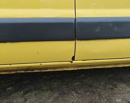 Желтый Рено Кенгу, объемом двигателя 1.5 л и пробегом 283 тыс. км за 1657 $, фото 4 на Automoto.ua