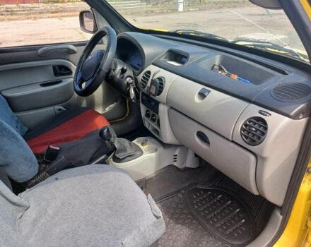 Желтый Рено Кенгу, объемом двигателя 1.5 л и пробегом 300 тыс. км за 3257 $, фото 11 на Automoto.ua