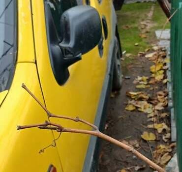 Желтый Рено Кенгу, объемом двигателя 1.5 л и пробегом 300 тыс. км за 2200 $, фото 4 на Automoto.ua