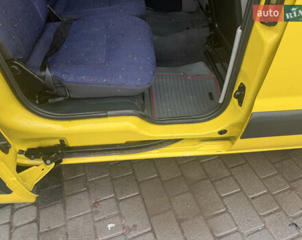 Желтый Рено Кенгу, объемом двигателя 1.46 л и пробегом 244 тыс. км за 2950 $, фото 6 на Automoto.ua