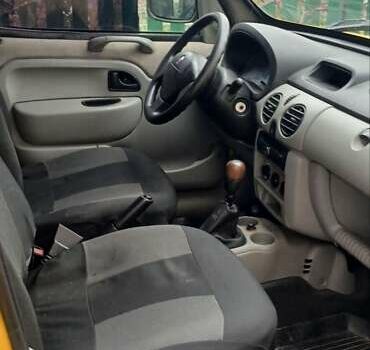 Желтый Рено Кенгу, объемом двигателя 1.5 л и пробегом 300 тыс. км за 2200 $, фото 3 на Automoto.ua