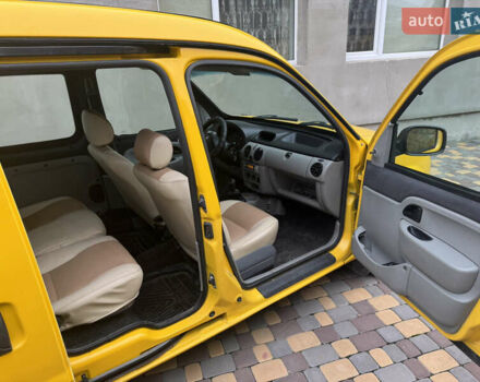 Желтый Рено Кенгу, объемом двигателя 1.5 л и пробегом 300 тыс. км за 3950 $, фото 16 на Automoto.ua