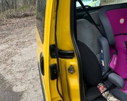 Желтый Рено Кенгу, объемом двигателя 1.46 л и пробегом 200 тыс. км за 3600 $, фото 17 на Automoto.ua