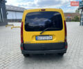 Желтый Рено Кенгу, объемом двигателя 1.46 л и пробегом 218 тыс. км за 3350 $, фото 3 на Automoto.ua
