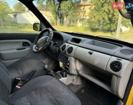 Желтый Рено Кенгу, объемом двигателя 1.46 л и пробегом 250 тыс. км за 3899 $, фото 7 на Automoto.ua