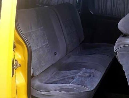 Желтый Рено Кенгу, объемом двигателя 1.9 л и пробегом 258 тыс. км за 3300 $, фото 2 на Automoto.ua