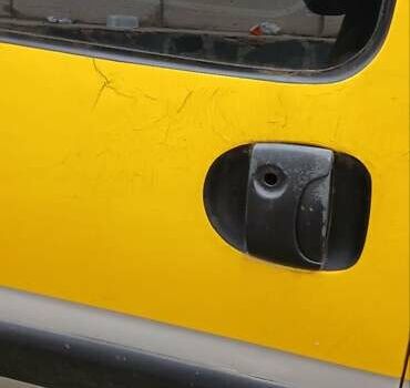 Желтый Рено Кенгу, объемом двигателя 1.5 л и пробегом 300 тыс. км за 2200 $, фото 6 на Automoto.ua