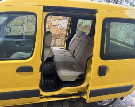 Желтый Рено Кенгу, объемом двигателя 1.5 л и пробегом 300 тыс. км за 4500 $, фото 3 на Automoto.ua