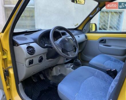 Желтый Рено Кенгу, объемом двигателя 1.46 л и пробегом 205 тыс. км за 2300 $, фото 9 на Automoto.ua