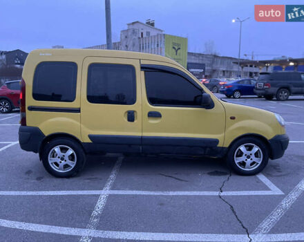 Желтый Рено Кенгу, объемом двигателя 1.5 л и пробегом 300 тыс. км за 4000 $, фото 2 на Automoto.ua