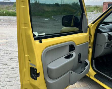 Желтый Рено Кенгу, объемом двигателя 1.46 л и пробегом 412 тыс. км за 2650 $, фото 11 на Automoto.ua