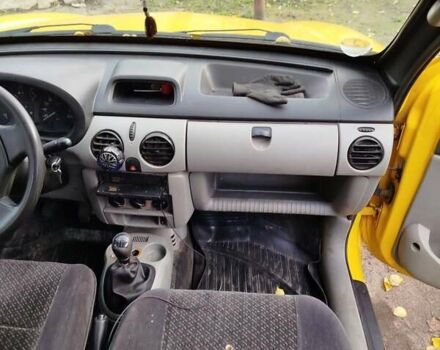 Желтый Рено Кенгу, объемом двигателя 1.5 л и пробегом 200 тыс. км за 2300 $, фото 7 на Automoto.ua