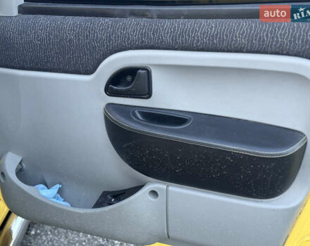 Рено Кєнгу 2005 у Каменце-Подольском на Automoto.ua Жовтий Рено Кєнгу, об'ємом двигуна 1.6 л та пробігом 190 тис. км за 4800 $, фото 4 на Automoto.ua