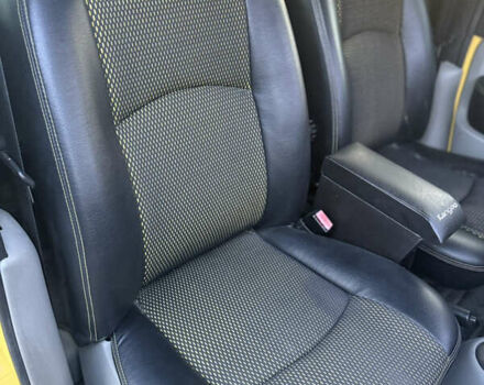 Рено Кєнгу 2005 у Каменце-Подольском на Automoto.ua Жовтий Рено Кєнгу, об'ємом двигуна 1.6 л та пробігом 190 тис. км за 4800 $, фото 6 на Automoto.ua