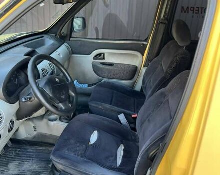 Желтый Рено Кенгу, объемом двигателя 1.46 л и пробегом 217 тыс. км за 2700 $, фото 14 на Automoto.ua