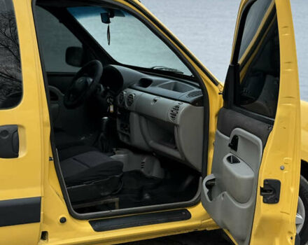 Желтый Рено Кенгу, объемом двигателя 1.46 л и пробегом 230 тыс. км за 3999 $, фото 16 на Automoto.ua