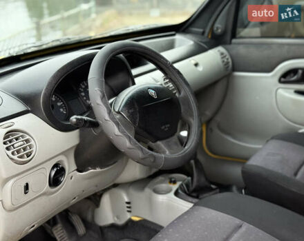 Желтый Рено Кенгу, объемом двигателя 1.46 л и пробегом 230 тыс. км за 3999 $, фото 11 на Automoto.ua