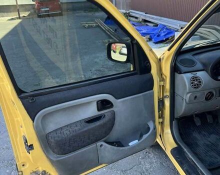 Желтый Рено Кенгу, объемом двигателя 1.46 л и пробегом 217 тыс. км за 2700 $, фото 12 на Automoto.ua