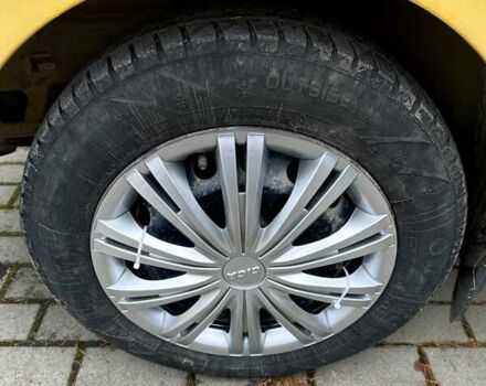 Желтый Рено Кенгу, объемом двигателя 1.46 л и пробегом 322 тыс. км за 3199 $, фото 10 на Automoto.ua