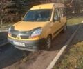 Желтый Рено Кенгу, объемом двигателя 1.5 л и пробегом 294 тыс. км за 3300 $, фото 1 на Automoto.ua