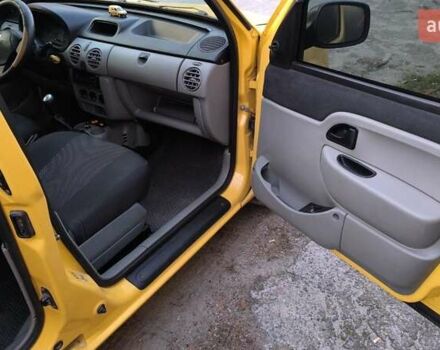 Желтый Рено Кенгу, объемом двигателя 1.5 л и пробегом 320 тыс. км за 4400 $, фото 9 на Automoto.ua