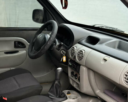 Желтый Рено Кенгу, объемом двигателя 1.46 л и пробегом 230 тыс. км за 3999 $, фото 15 на Automoto.ua