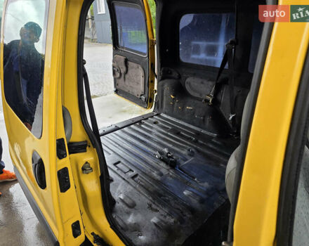 Желтый Рено Кенгу, объемом двигателя 1.46 л и пробегом 250 тыс. км за 3500 $, фото 5 на Automoto.ua