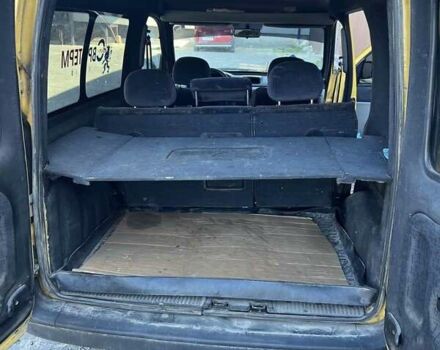 Желтый Рено Кенгу, объемом двигателя 1.46 л и пробегом 217 тыс. км за 2700 $, фото 11 на Automoto.ua