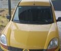 Желтый Рено Кенгу, объемом двигателя 1.46 л и пробегом 227 тыс. км за 3300 $, фото 1 на Automoto.ua