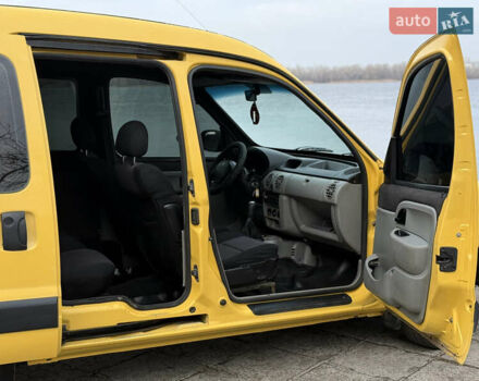 Желтый Рено Кенгу, объемом двигателя 1.46 л и пробегом 230 тыс. км за 3999 $, фото 14 на Automoto.ua