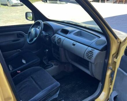 Желтый Рено Кенгу, объемом двигателя 1.46 л и пробегом 217 тыс. км за 2700 $, фото 9 на Automoto.ua