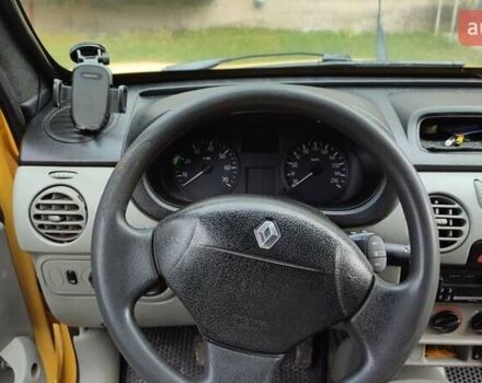 Желтый Рено Кенгу, объемом двигателя 1.5 л и пробегом 204 тыс. км за 4500 $, фото 8 на Automoto.ua