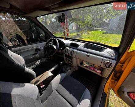 Желтый Рено Кенгу, объемом двигателя 1.46 л и пробегом 232 тыс. км за 4300 $, фото 11 на Automoto.ua