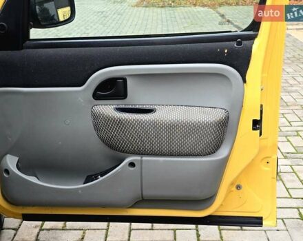 Желтый Рено Кенгу, объемом двигателя 1.46 л и пробегом 200 тыс. км за 3700 $, фото 15 на Automoto.ua