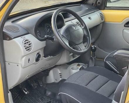Желтый Рено Кенгу, объемом двигателя 0 л и пробегом 200 тыс. км за 3600 $, фото 10 на Automoto.ua