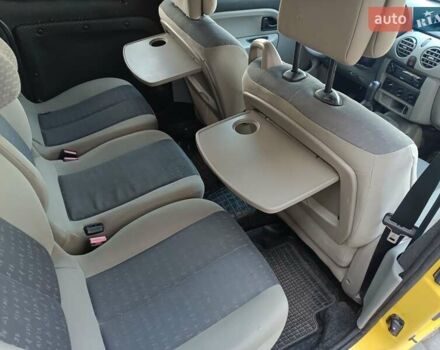 Желтый Рено Кенгу, объемом двигателя 1.5 л и пробегом 290 тыс. км за 2950 $, фото 1 на Automoto.ua