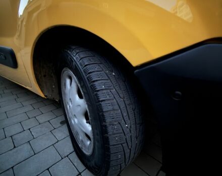 Рено Кєнгу 2007 у Каменце-Подольском на Automoto.ua Жовтий Рено Кєнгу, об'ємом двигуна 1.5 л та пробігом 320 тис. км за 3850 $, фото 8 на Automoto.ua