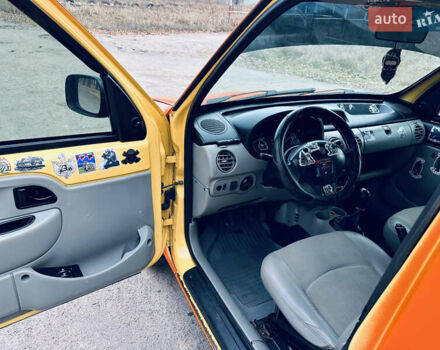 Жовтий Рено Кєнгу, об'ємом двигуна 1.5 л та пробігом 250 тис. км за 2000 $, фото 19 на Automoto.ua